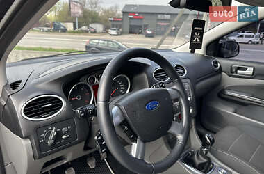 Хэтчбек Ford Focus 2010 в 