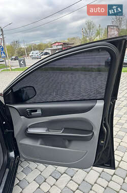 Хэтчбек Ford Focus 2010 в 