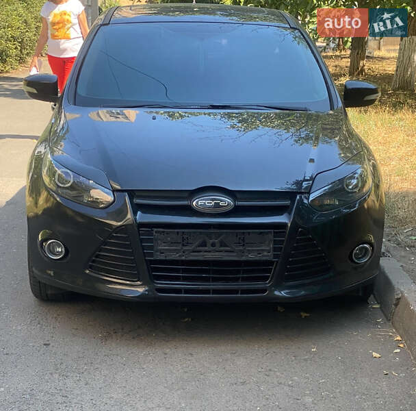 Хэтчбек Ford Focus 2013 в 