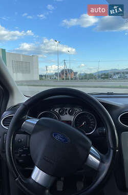 Хетчбек Ford Focus 2010 в 