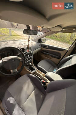 Хэтчбек Ford Focus 2004 в 