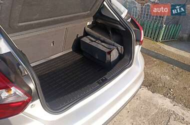 Хэтчбек Ford Focus 2012 в 