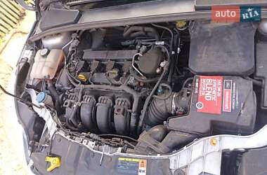 Хэтчбек Ford Focus 2012 в 