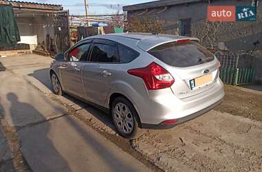 Хэтчбек Ford Focus 2012 в 