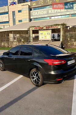 Седан Ford Focus 2015 в 