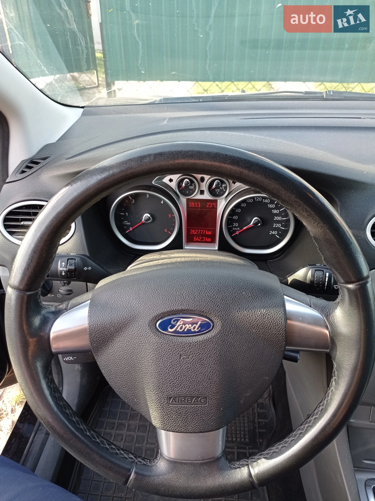2010 Ford Focus - мініатюра 2