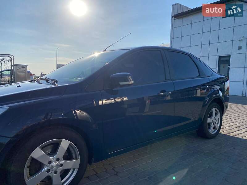 Седан Ford Focus 2008 в Комарному