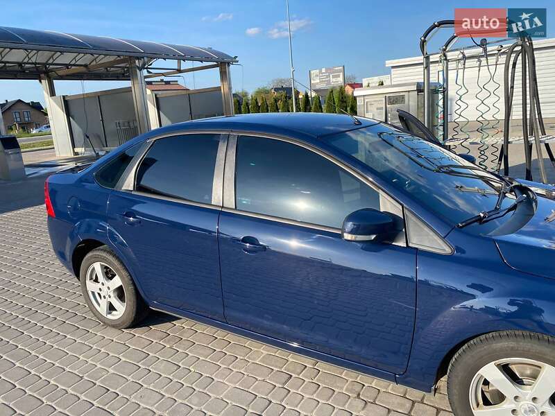 Седан Ford Focus 2008 в Комарному