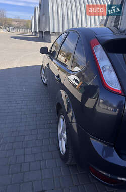 Хэтчбек Ford Focus 2011 в 
