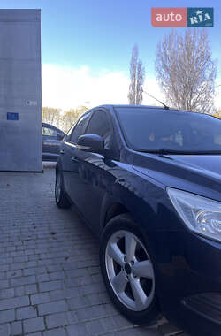 Хэтчбек Ford Focus 2011 в 