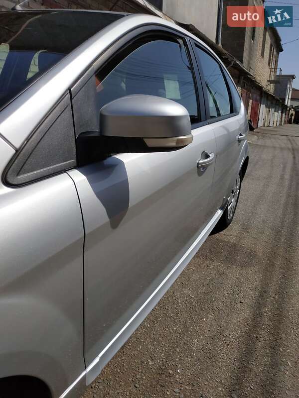 Хэтчбек Ford Focus 2008 в Киеве