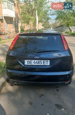 Хэтчбек Ford Focus 2001 в 