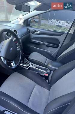 Хэтчбек Ford Focus 2010 в 