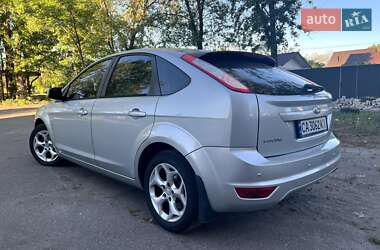 Хэтчбек Ford Focus 2010 в 