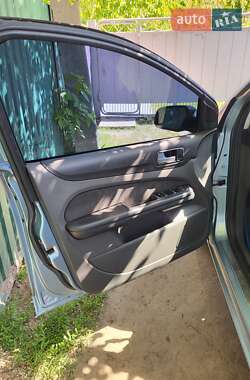 Хэтчбек Ford Focus 2005 в 