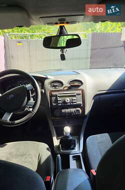 Хэтчбек Ford Focus 2005 в 