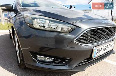 Хетчбек Ford Focus 2016 в 
