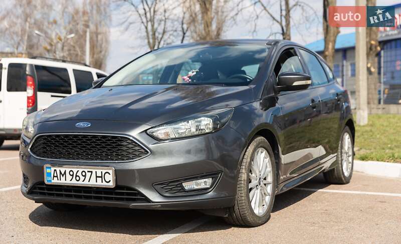 Хетчбек Ford Focus 2016 в 