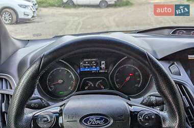 Хэтчбек Ford Focus 2013 в 
