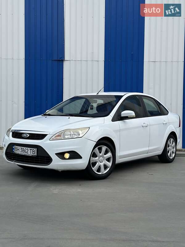 Седан Ford Focus 2010 в 