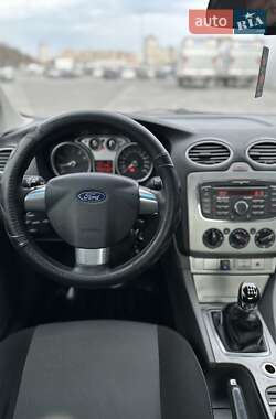 Седан Ford Focus 2010 в 