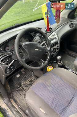 Хэтчбек Ford Focus 2001 в 