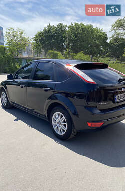 Хэтчбек Ford Focus 2011 в 