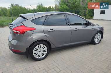 Хэтчбек Ford Focus 2015 в 