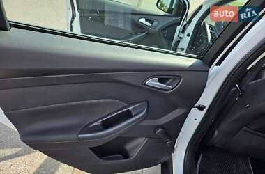 Хэтчбек Ford Focus 2015 в 