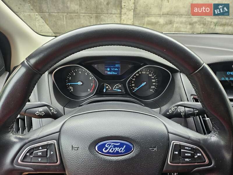 Хэтчбек Ford Focus 2015 в Тячеве