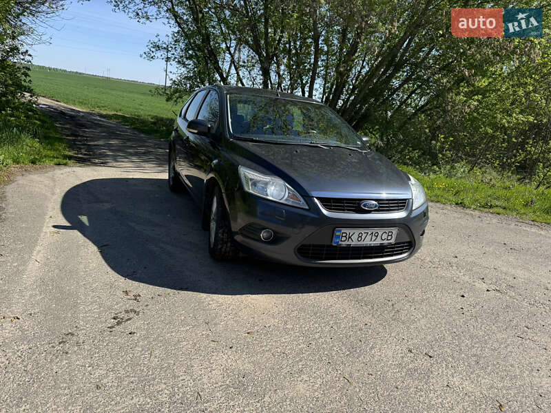 Хэтчбек Ford Focus 2010 в Радивилове