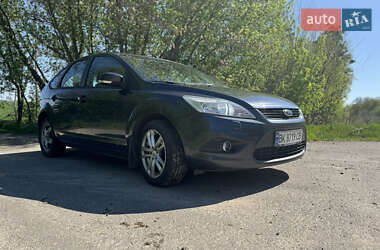 Хетчбек Ford Focus 2010 в 