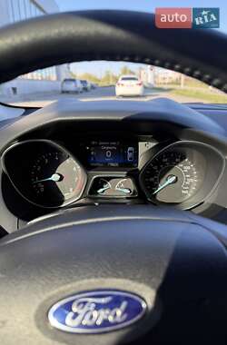 Седан Ford Focus 2015 в 