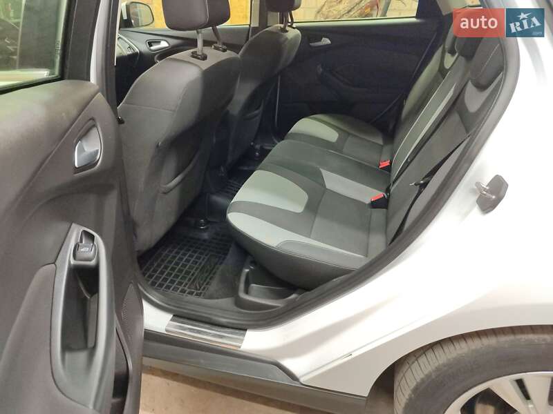 Хетчбек Ford Focus 2013 в Синельниковому