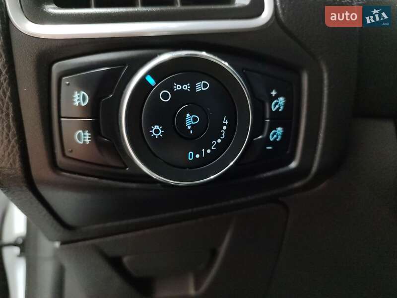 Хетчбек Ford Focus 2013 в Синельниковому
