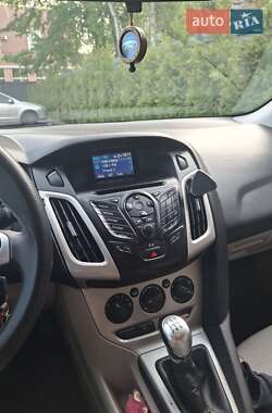 Хэтчбек Ford Focus 2013 в 