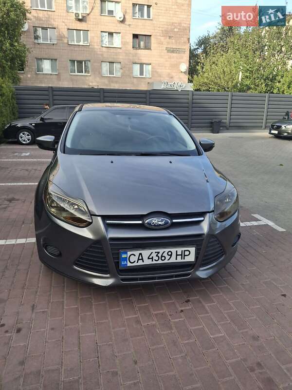 Хэтчбек Ford Focus 2013 в 