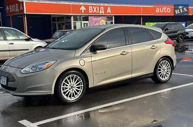 Хэтчбек Ford Focus 2015 в 