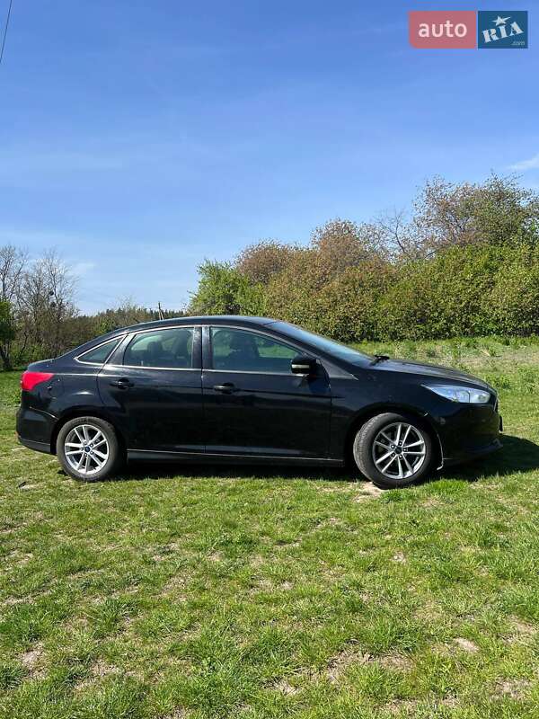 Седан Ford Focus 2015 в Обухове