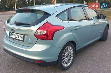 Хэтчбек Ford Focus 2012 в 