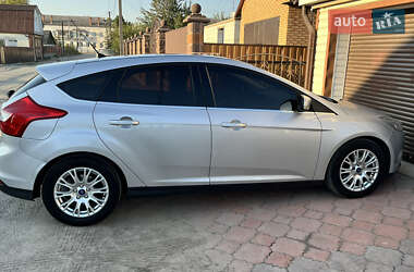 Хэтчбек Ford Focus 2011 в 