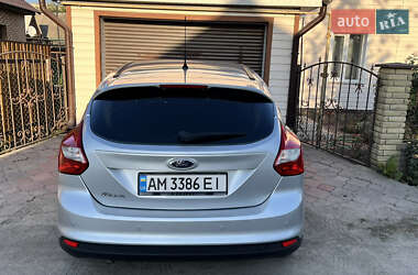 Хэтчбек Ford Focus 2011 в 