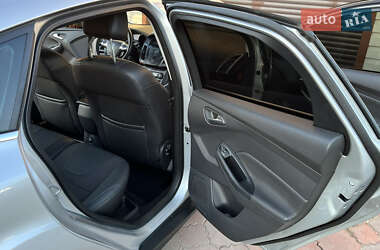 Хэтчбек Ford Focus 2011 в 