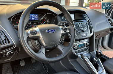 Хэтчбек Ford Focus 2011 в 