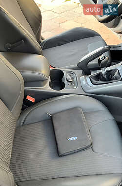 Хэтчбек Ford Focus 2011 в 