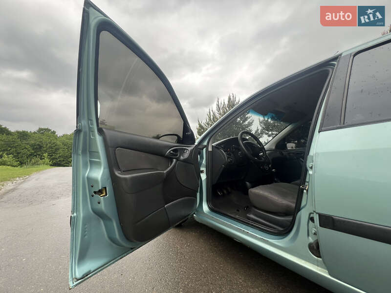 Седан Ford Focus 2001 в Болехове