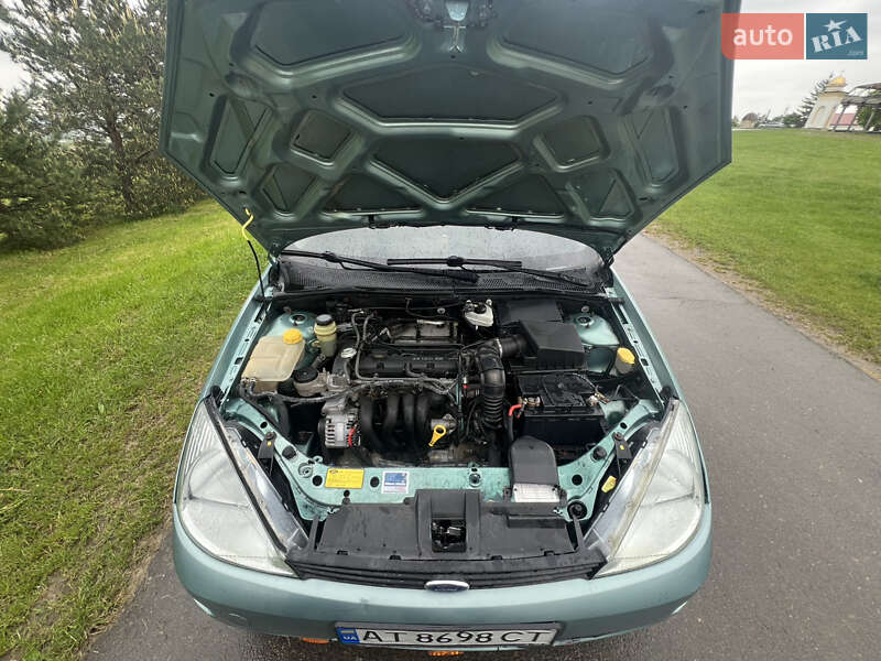 Седан Ford Focus 2001 в Болехове