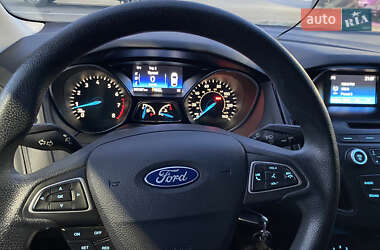 Седан Ford Focus 2015 в 