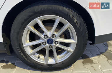 Седан Ford Focus 2015 в 