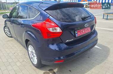 Хэтчбек Ford Focus 2012 в 